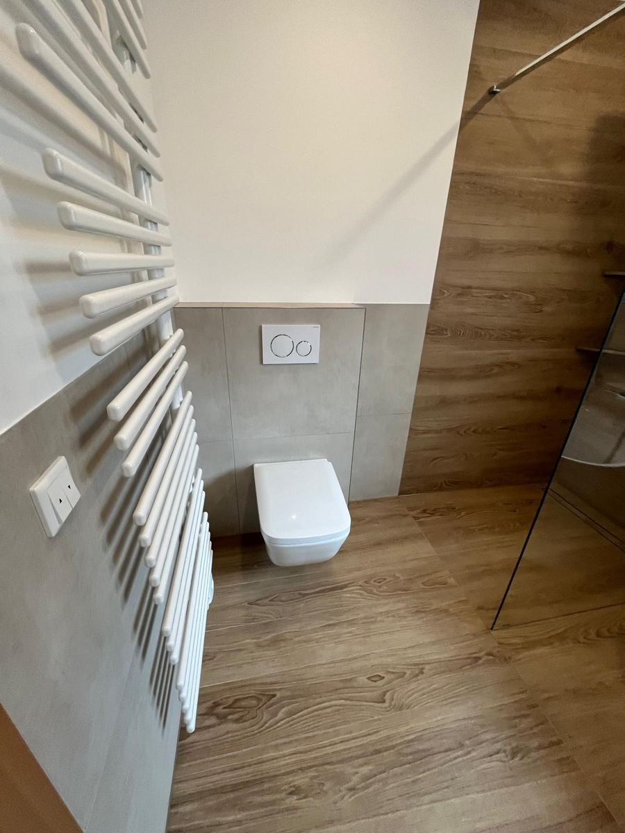 Wandhängendes WC mit Vorwandinstallation