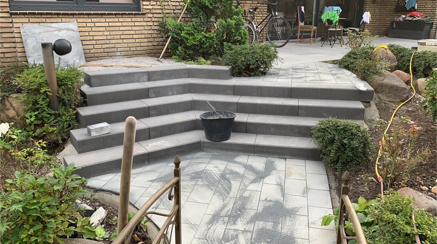 Neue Gartentreppe