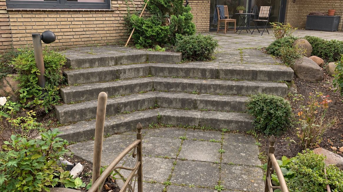 Neue Gartentreppe, vorher